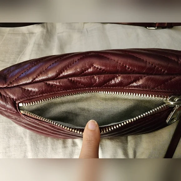 NWOT Rebecca Minkoff Edie Large Leather Sling Bag - Picture 3 of 6